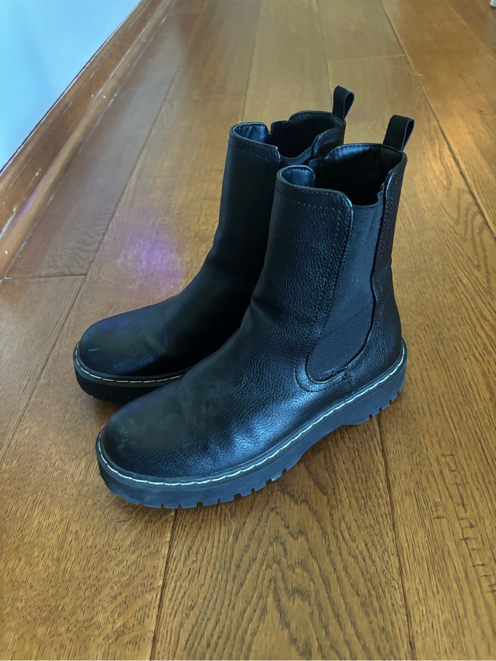 Women’s black boots